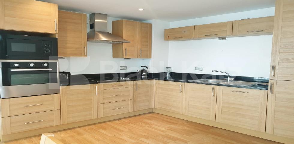 			LET , 2 Bedroom, 2 bath, 1 reception Apartment			 The Heights, Melior Street, London Bridge